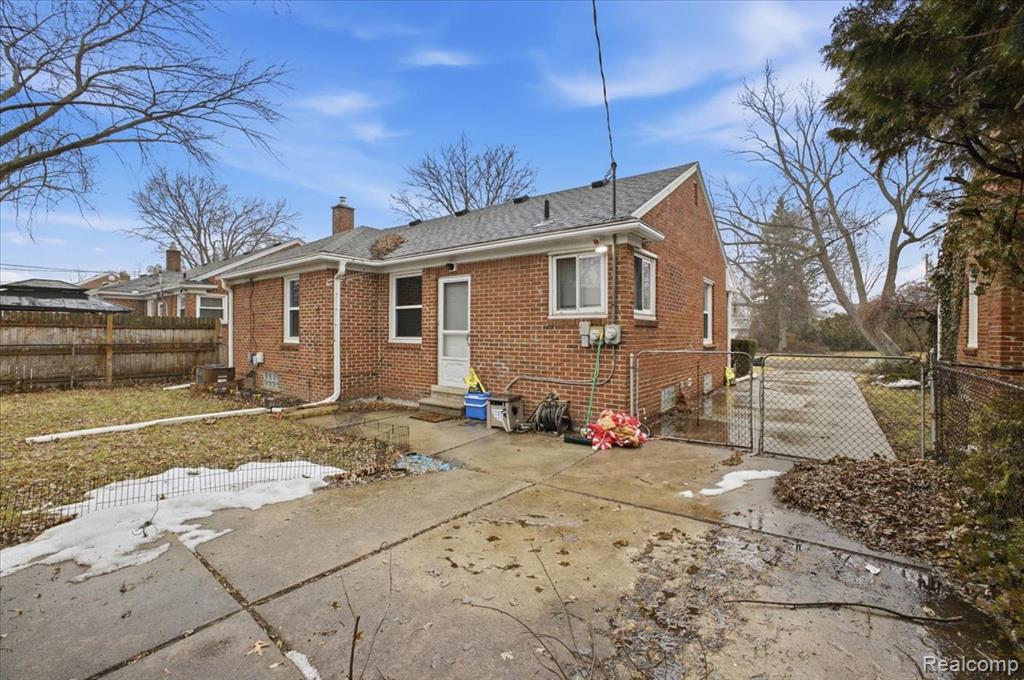 21440 Prestwick Avenue, Harper Woods, MI 48225 — Photo 35