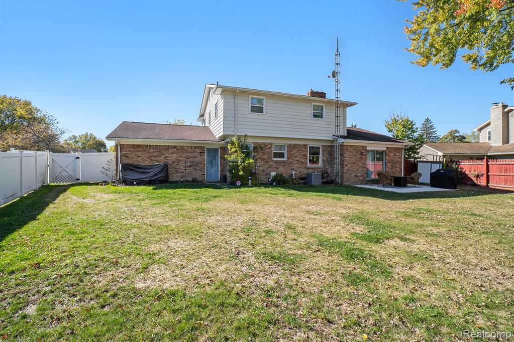 6137 Pebbleshire Drive, Grand Blanc, MI 48439 — Photo 30