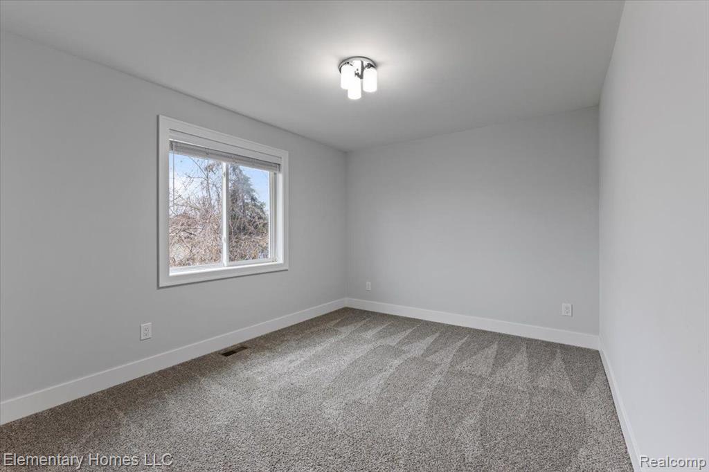 4003 Elmhurst Road, Waterford, MI 48328 — Photo 16