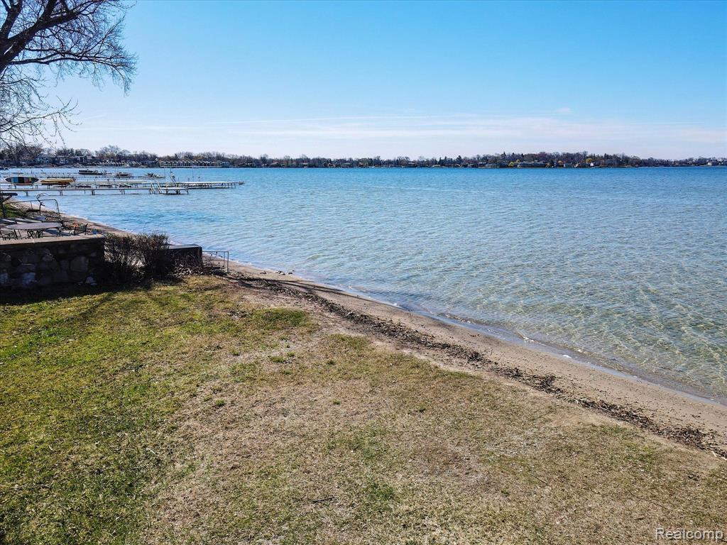 1293 BRAMBLES Drive, Waterford, MI 48328 — Photo 39