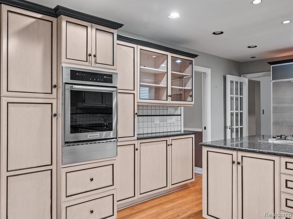 5707 WOODWIND Drive, Bloomfield Hills, MI 48301 — Photo 13