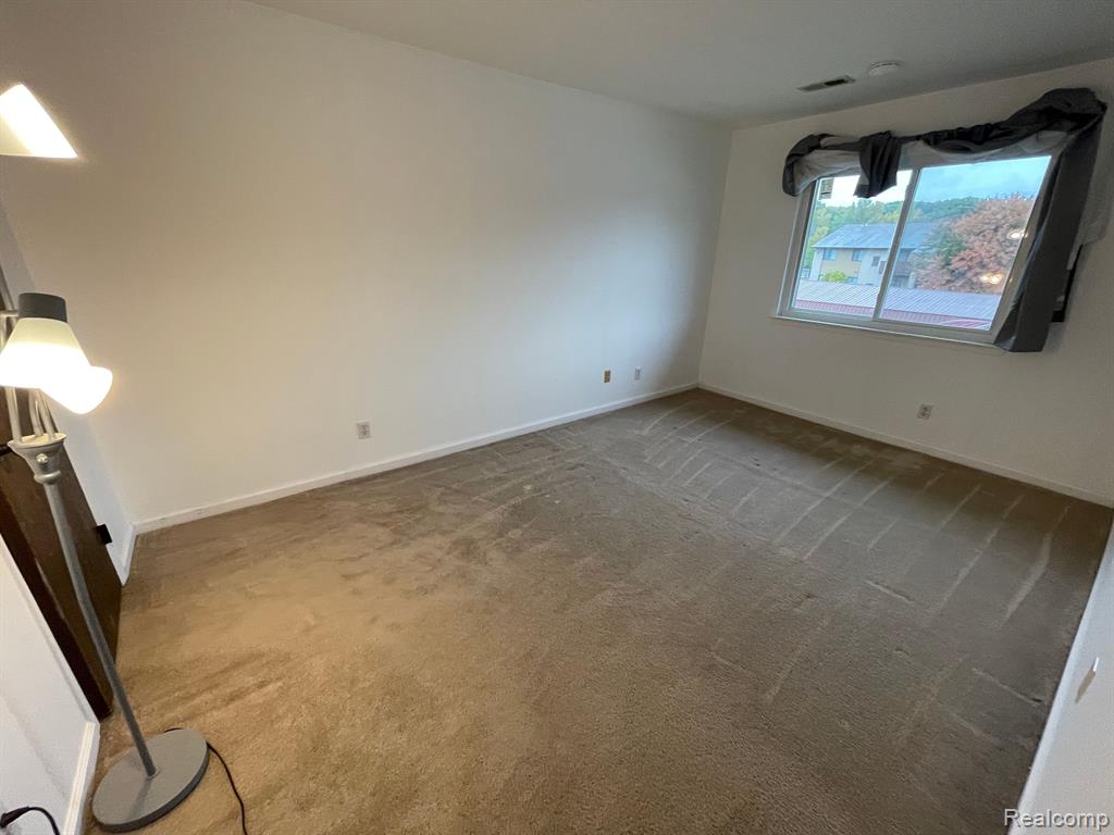 7599 MANOR CIR, Westland, MI — Photo 10