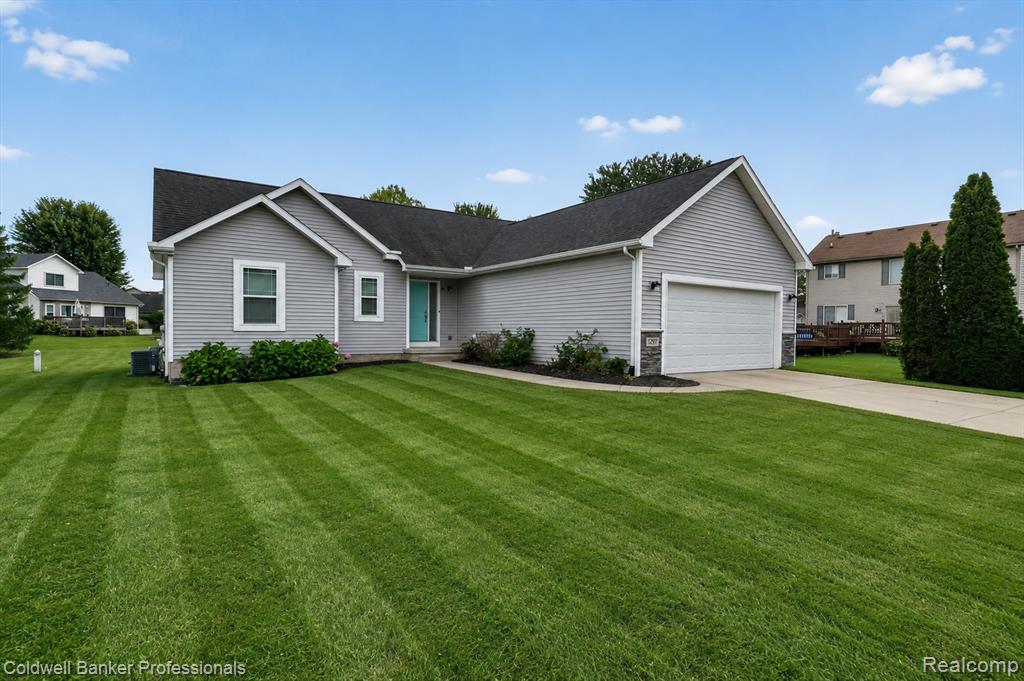 1297 Rosalie Drive, Fenton, MI 48430