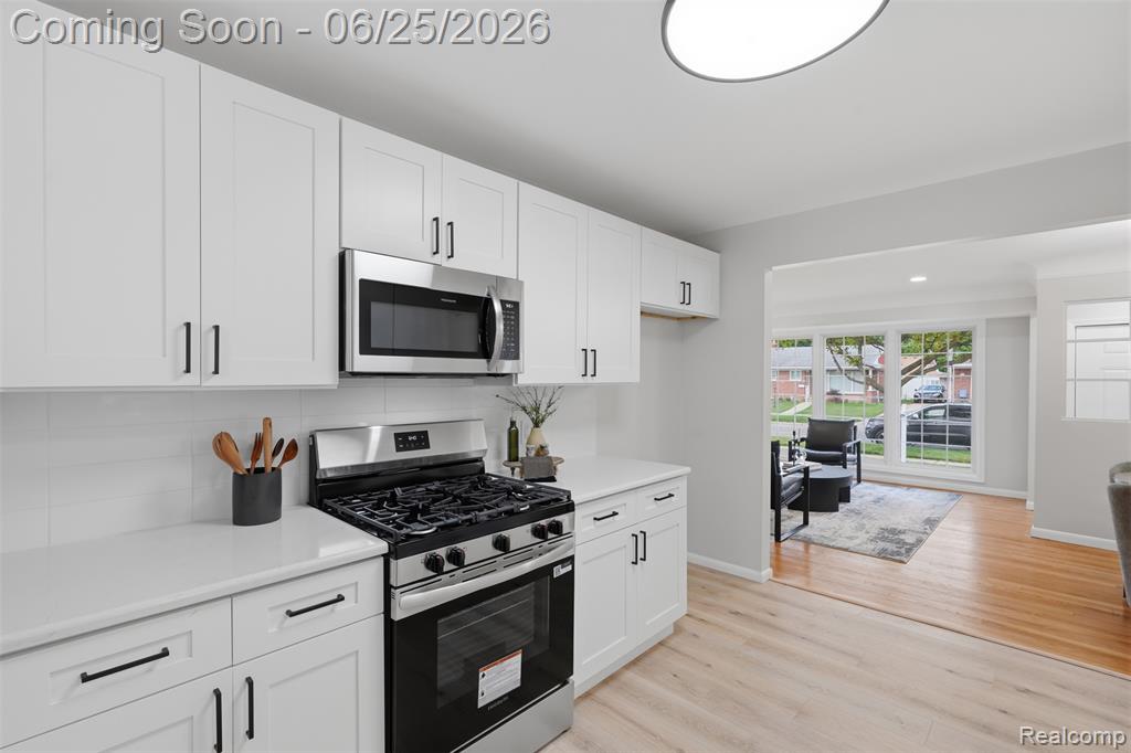 8585 Dixie Lane, Dearborn Heights, MI 48127 — Photo 11