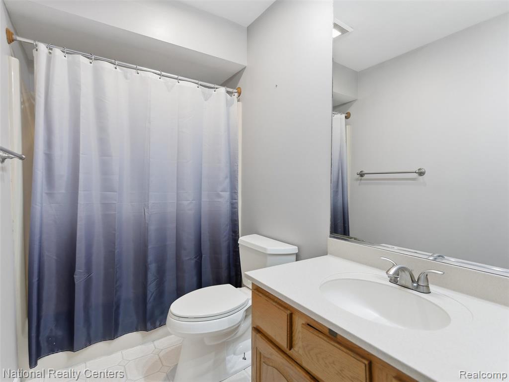 5470 Jamestown Road, Utica, MI 48317 — Photo 25