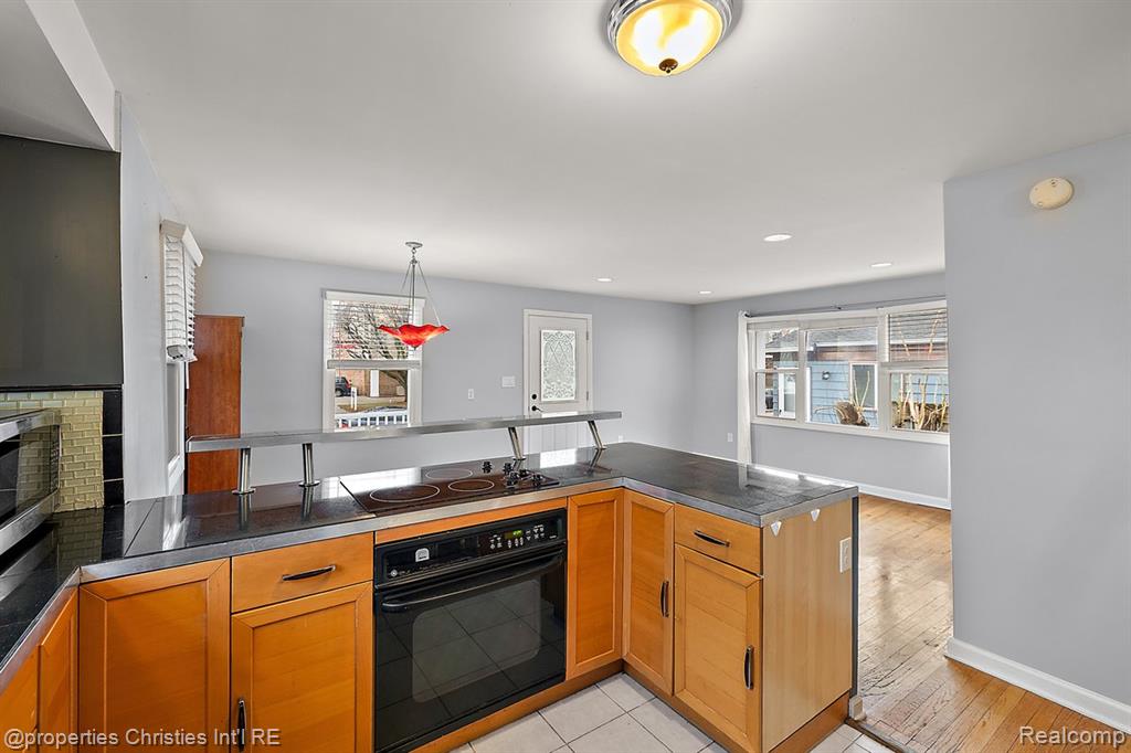 2435 Sunnyknoll Avenue, Berkley, MI 48072 — Photo 9