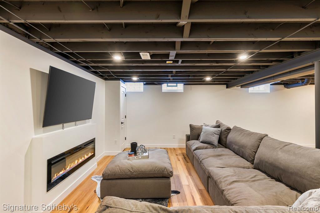 811 NORWICH Street, Birmingham, MI 48009 — Photo 15