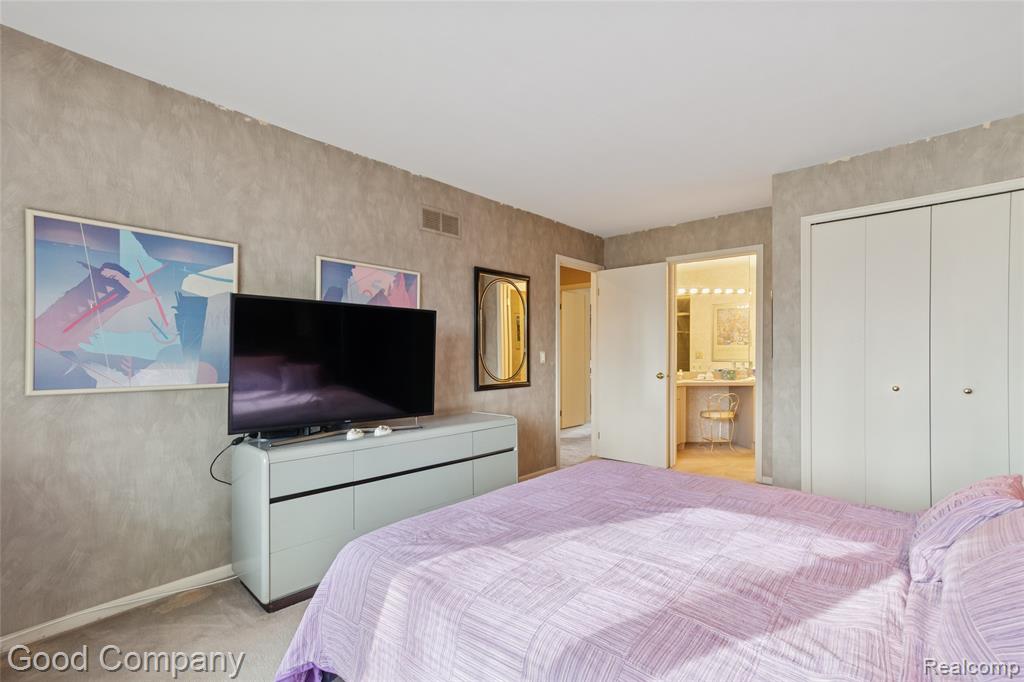 5104 Woodcliff Hill Road W, West Bloomfield, MI 48323 — Photo 37