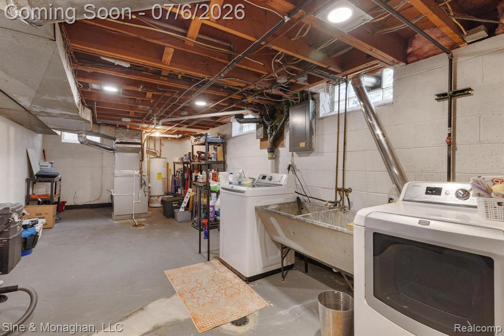 977 ROSLYN Road, Grosse Pointe Woods, MI 48236 — Photo 31
