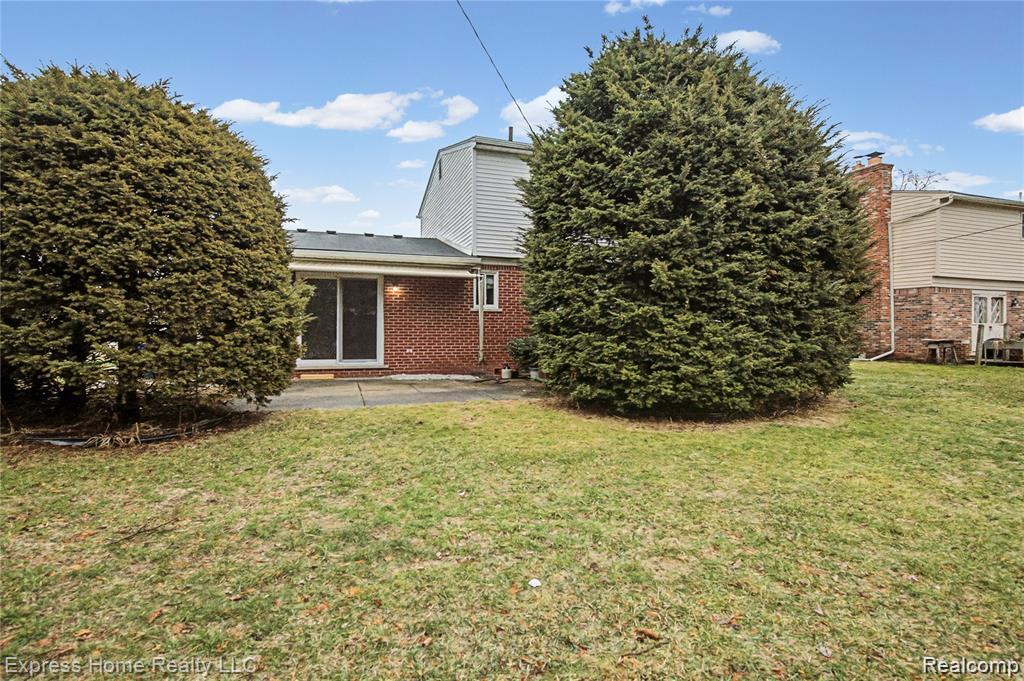 30121 Woodhouse Drive, Warren, MI 48092 — Photo 21