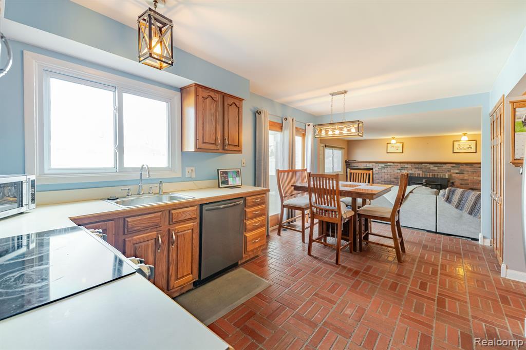 4105 GRANGE Road, Trenton, MI 48183 — Photo 9