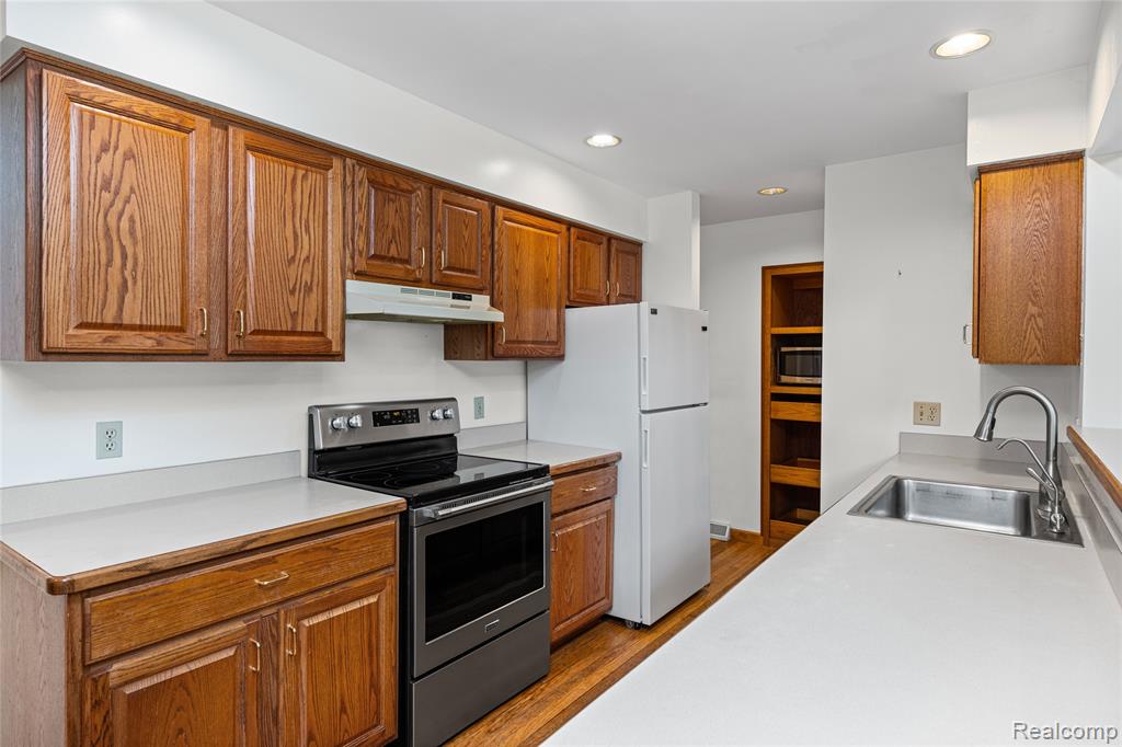760 Waterbury Road, Highland, MI 48356 — Photo 18