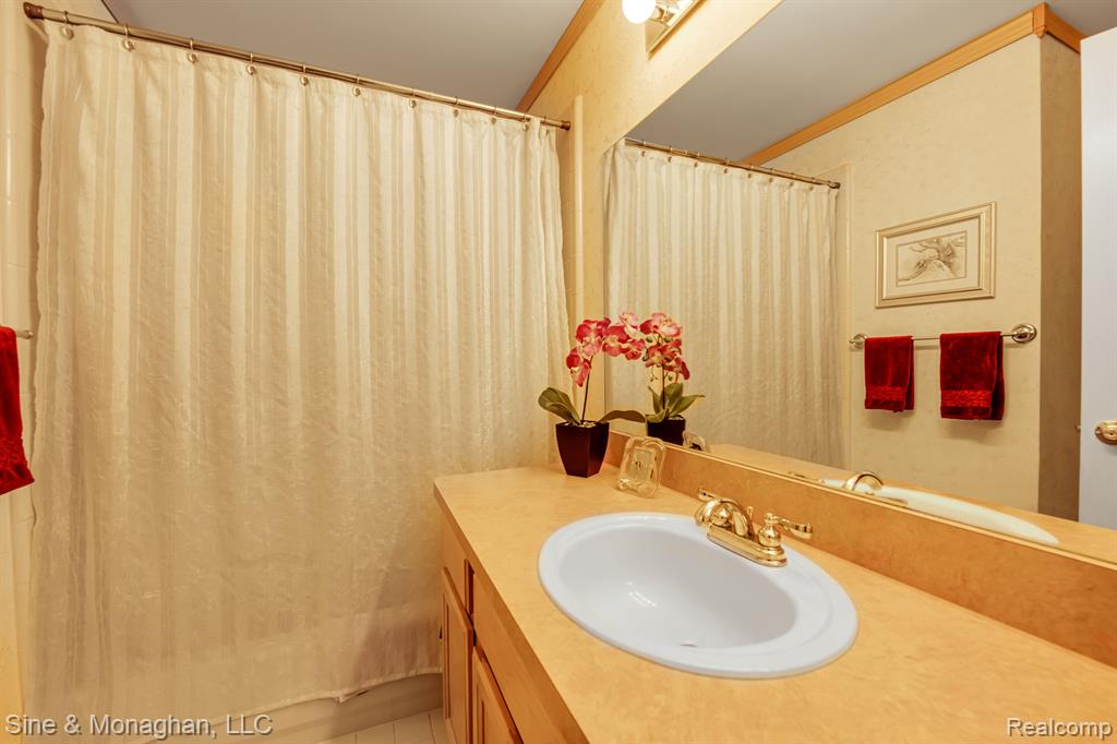 41856 RIVERWOOD Court, Canton, MI 48187 — Photo 18