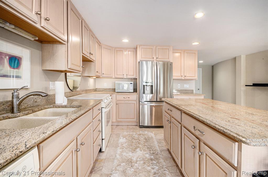 9020 Huron Bluffs Drive, White Lake, MI — Photo 30