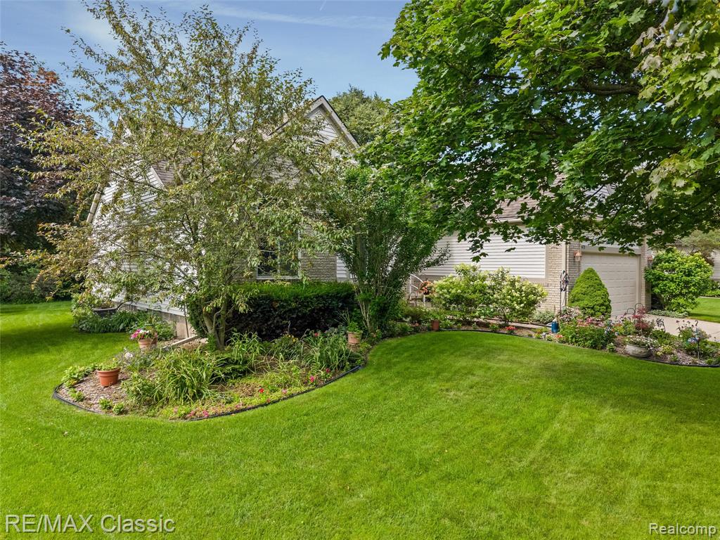 7671 Vamoco Drive, Waterford, MI 48327 — Photo 27