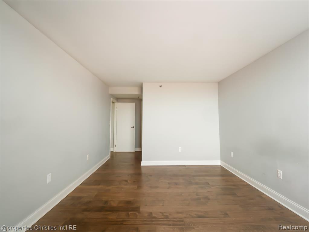 250 E Harbortown Drive, 805, Detroit, MI 48207 — Photo 19