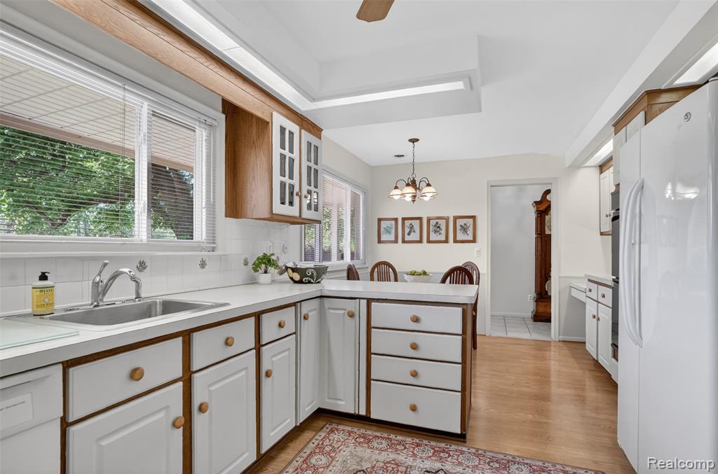 857 Helston Road, Bloomfield, MI 48304 — Photo 14