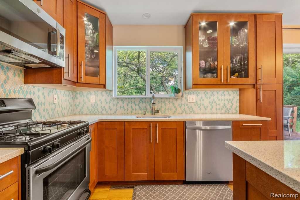 369 LARKSPUR Street, Ann Arbor, MI 48105 — Photo 13