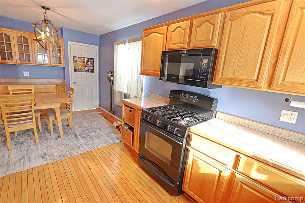 412 Cambridge Avenue, South Lyon, MI 48178 — Photo 31