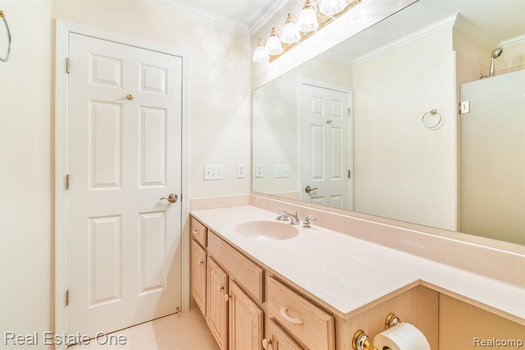 41498 HAGGERTY WOODS Court, #8, Canton, MI 48187 — Photo 24