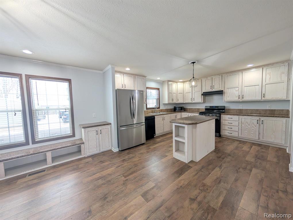 11045 Woodland Ridge Court, South Lyon, MI 48178 — Photo 2