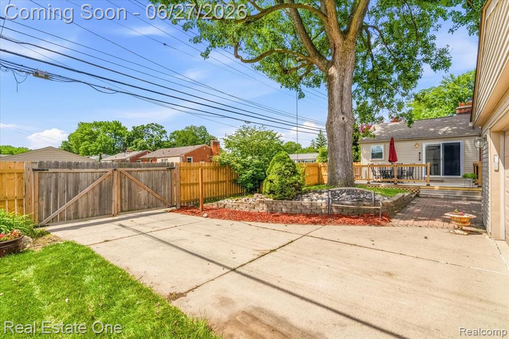 9900 Brookfield Street, Livonia, MI 48150 — Photo 8