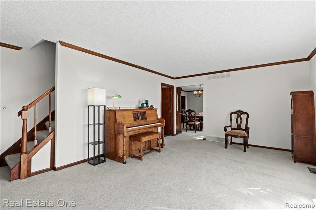 5595 NAVAJO Trail, Pinckney, MI 48169 — Photo 8