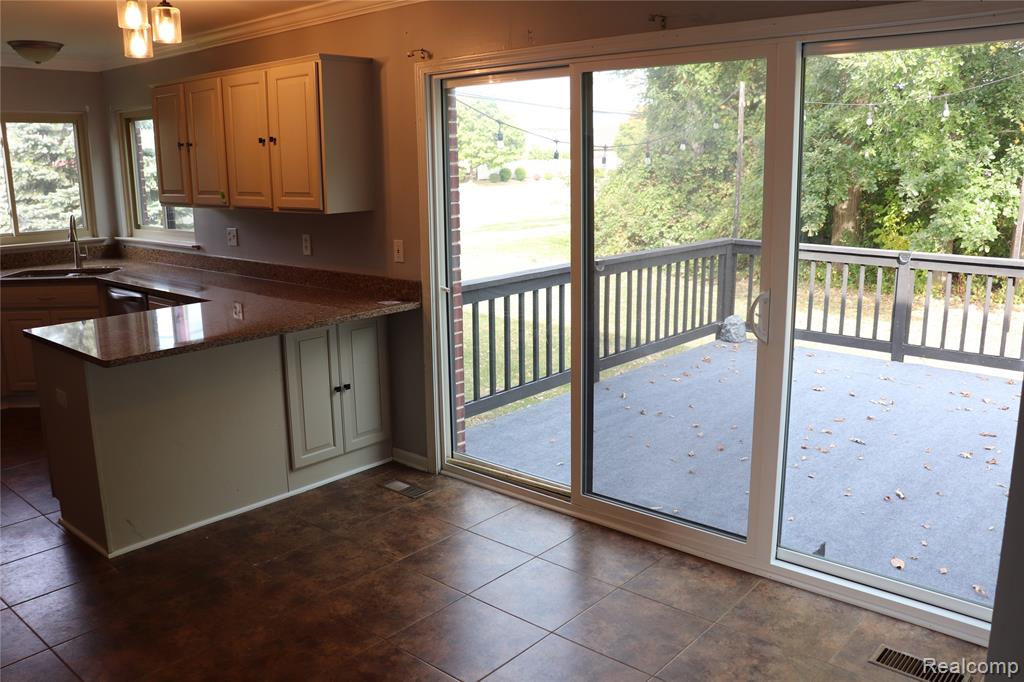 52424 Walnut Drive, Chesterfield, MI 48047 — Photo 6