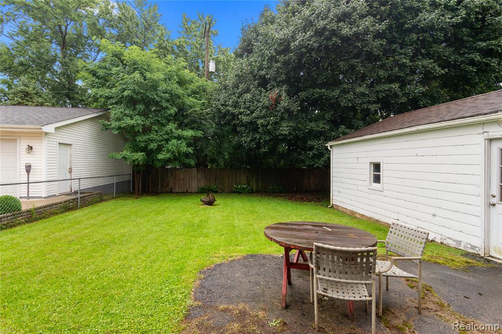 601 Chalmers Street, Flint, MI 48503 — Photo 27