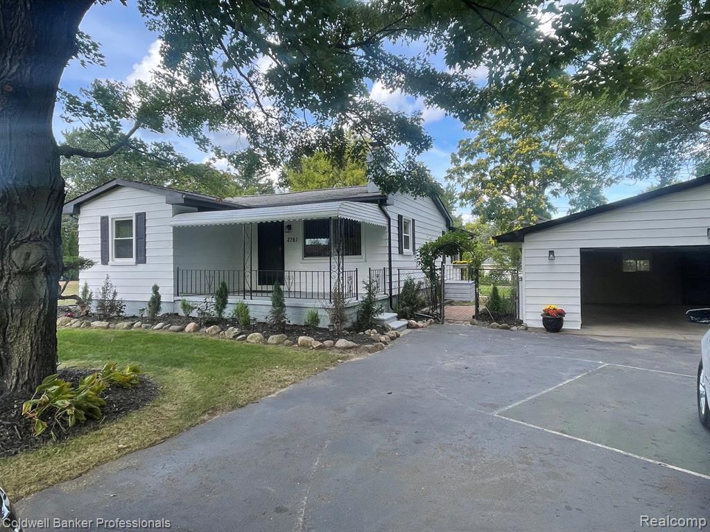 2761 Gorlad Street, Orion, MI — Photo 2