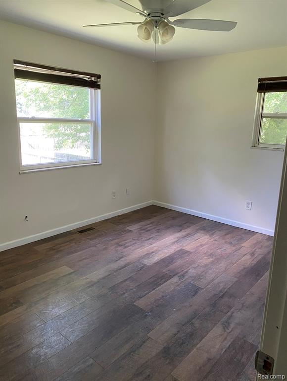 9523 Waite Drive, Fenton, MI 48430 — Photo 11