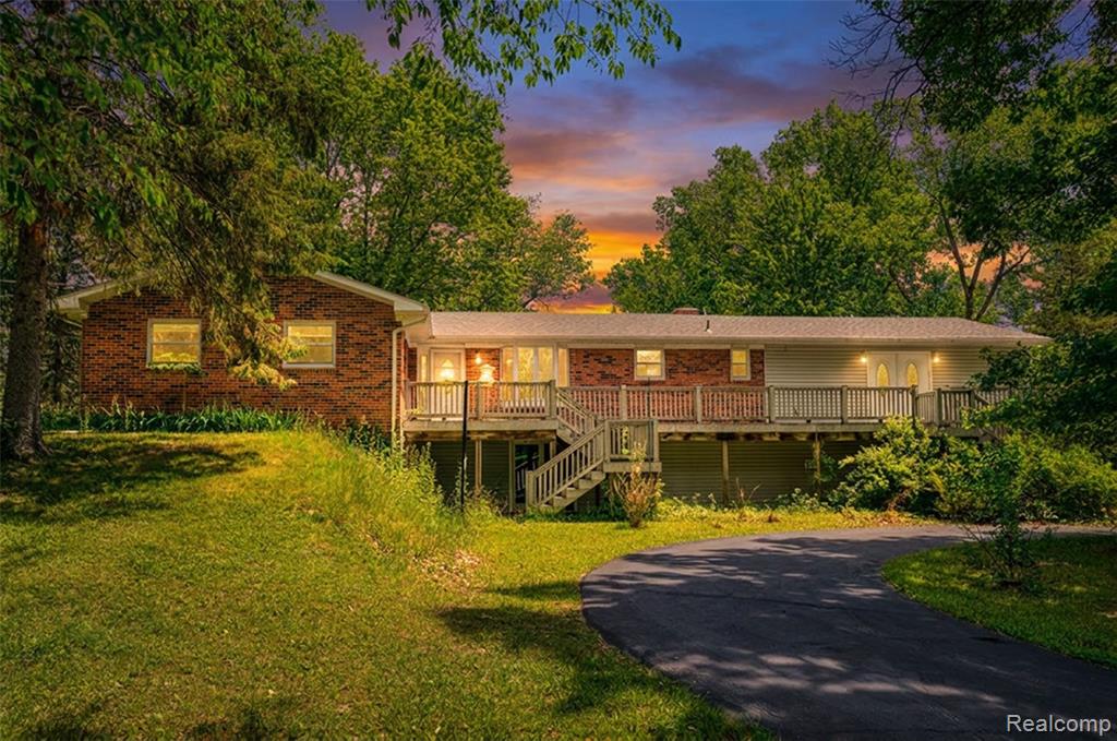 4200 Angels Pass, Pinckney, MI 48169