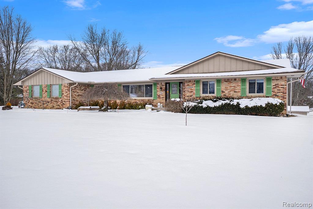5203 SUNLYN Street, Grand Blanc, MI 48439 — front exterior