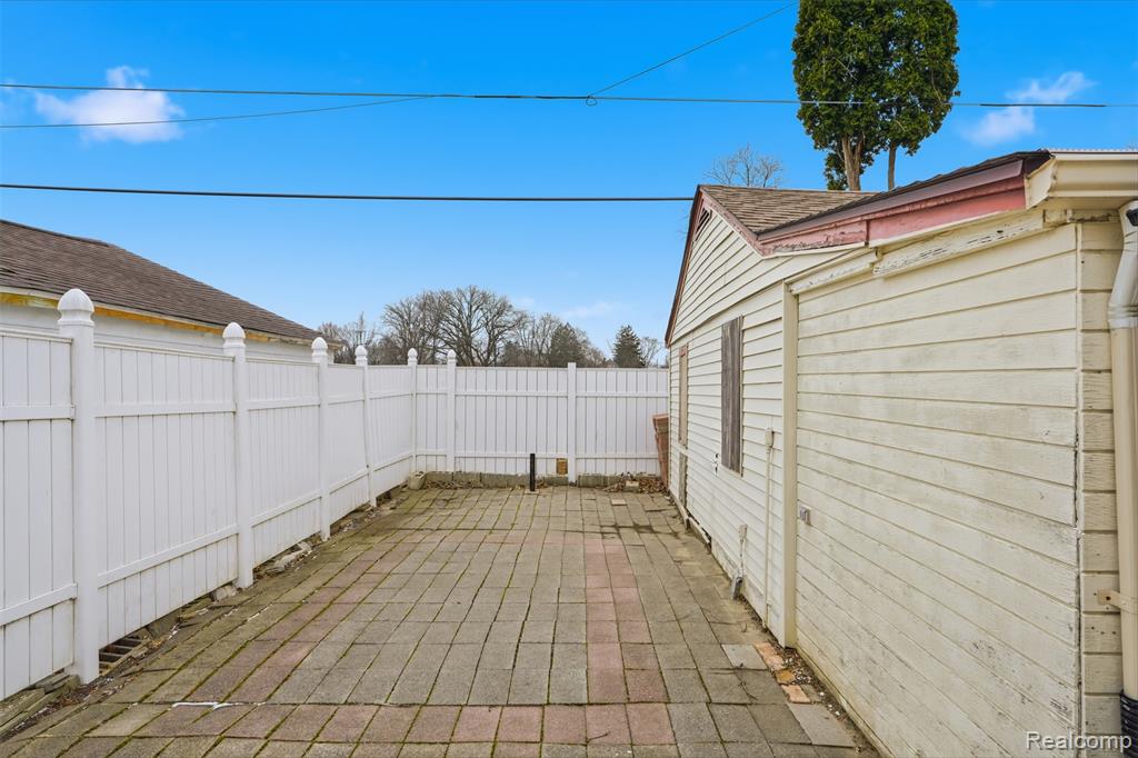 916 Buckingham Avenue, Flint, MI 48507 — Photo 22