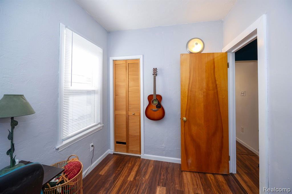 569 CLEOPHUS Parkway, Lincoln Park, MI 48146 — Photo 17
