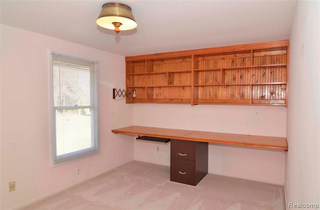 8152 Fairfield Circle, Springfield, MI — Photo 20