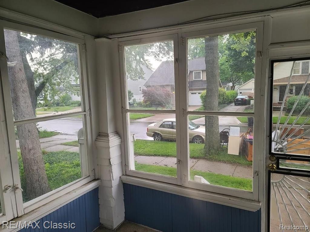 304 BAKER Street - Photo 5