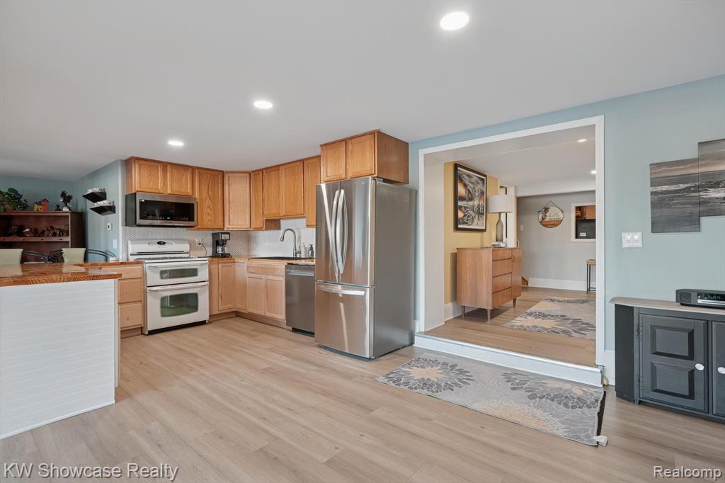 1112 W Cook Road, Grand Blanc, MI 48439 — Photo 41