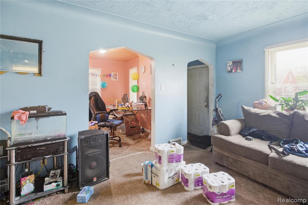 10058 Greensboro Street, Detroit, MI 48224 — Photo 4