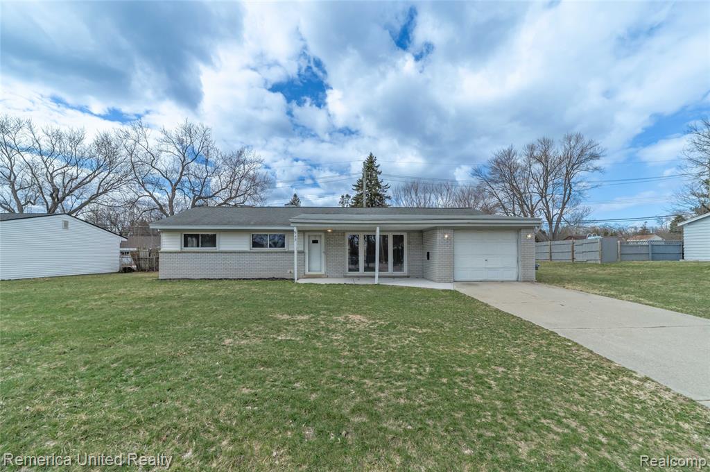945 N Commerce Road, Commerce Twp, MI 48382 — Photo 3