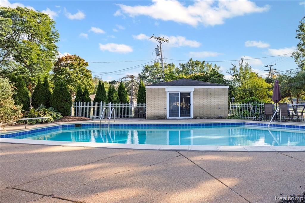 28791 Sunset Boulevard W, Lathrup Village, MI 48076 — Photo 9