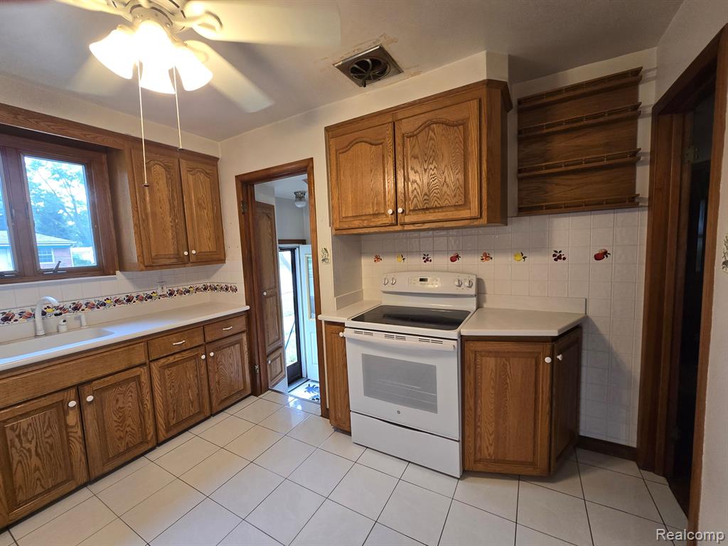 950 N YORK Street, Dearborn, MI 48128 — Photo 10