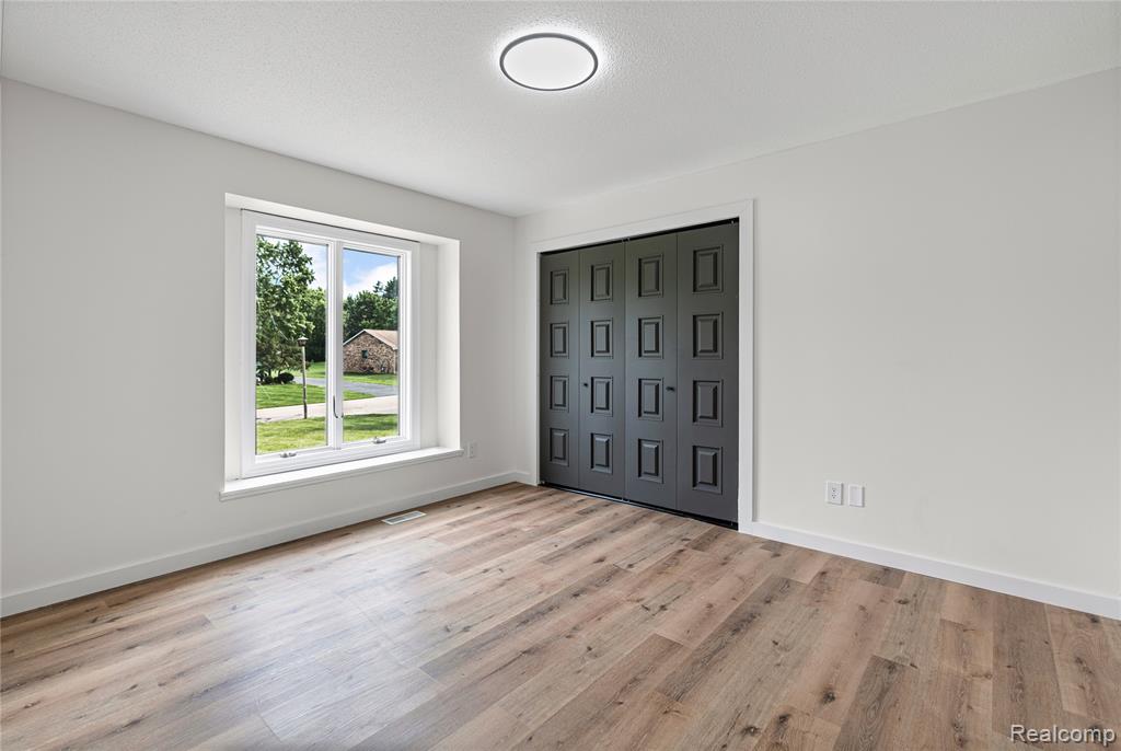 507 Charing Cross Drive, Grand Blanc, MI 48439 — Photo 35