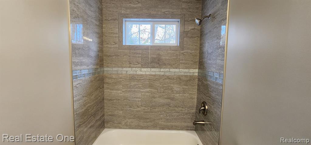 433 S MAIN Street, Milford, MI 48381 — Photo 17