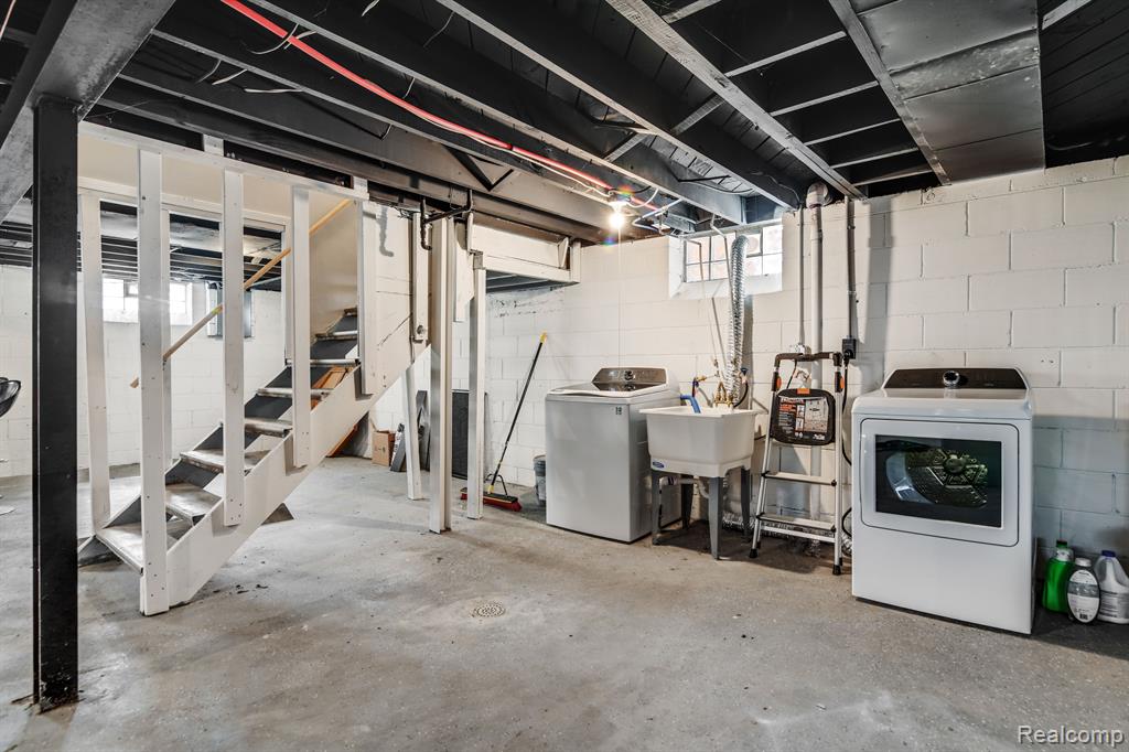 15810 ROBSON Street, Detroit, MI 48227 — Photo 13