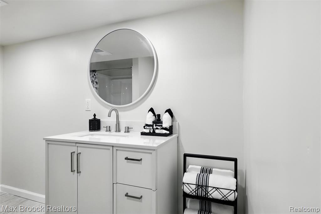 5561 Delmas Road, Clarkston, MI 48348 — Photo 43