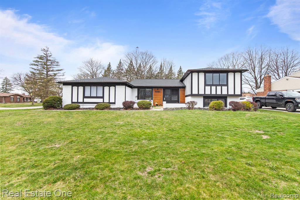 5251 WINCHESTER Drive, Troy, MI 48085 — Photo 2