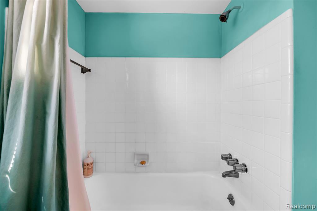 5516 Priory Lane, Bloomfield Hills, MI 48301 — Photo 32