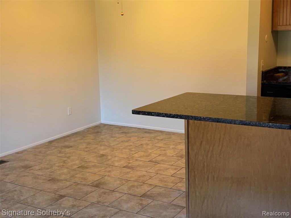 689 E Fox Hills Drive, 65, Bloomfield Hills, MI 48304 — Photo 10