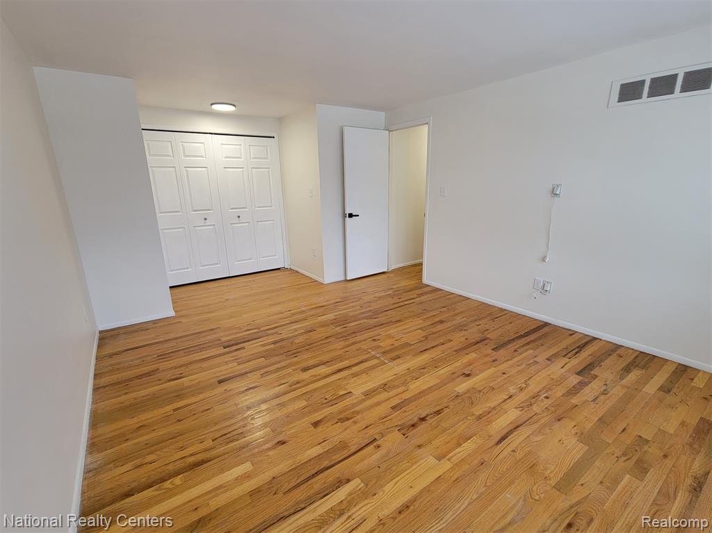 8249 KENNEDY Circle, Warren, MI 48093 — Photo 15